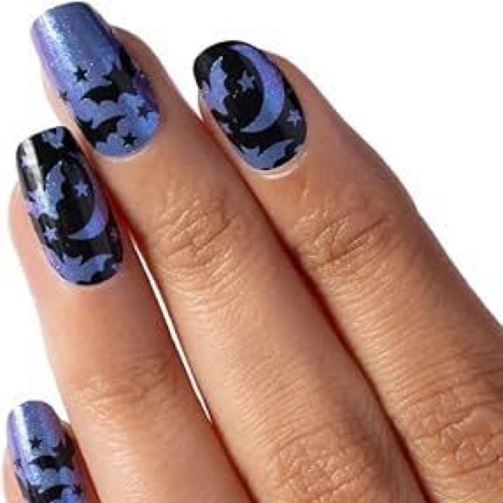 B2G1 BATS AMORE Color Street Nail Strips